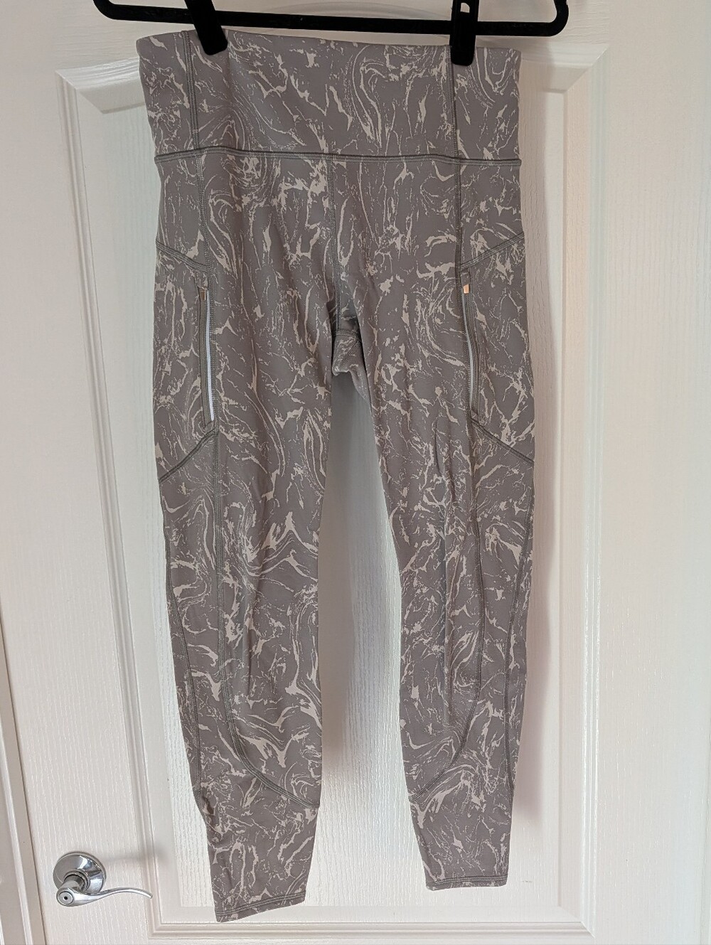 Athleta Rainier Textured Tight - White And gray pattern